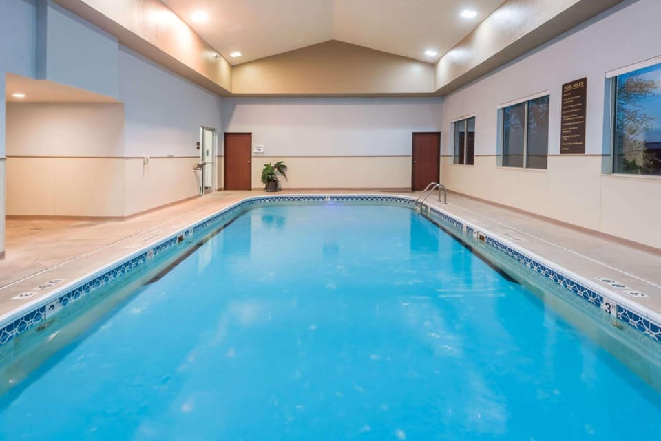 Seasons Inn & Suites  Hotel in Illinois