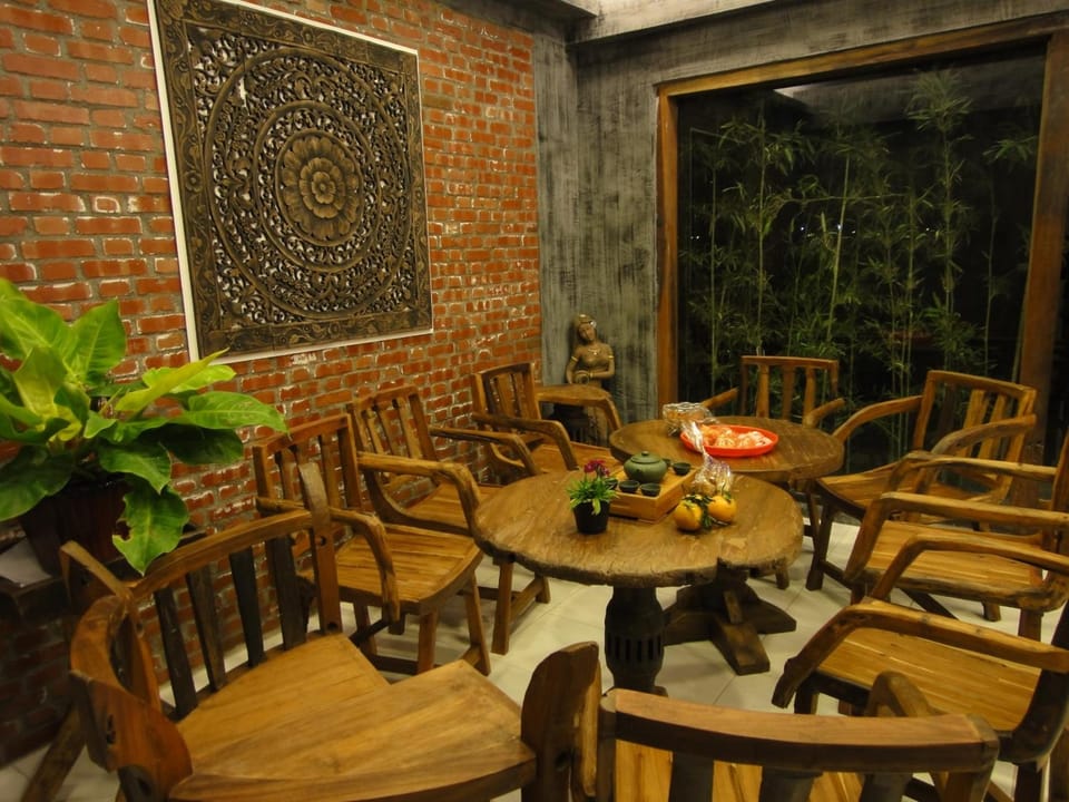 Shared lounge/TV area