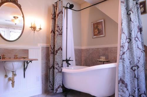 Black Walnut B&B Inn Hotel in Historic Montford