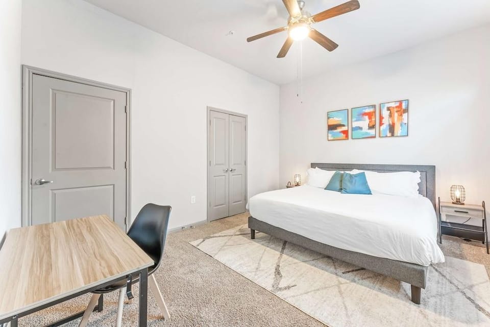 Homey 2BR Suite Close to Downtown w Fast Wifi Hotel in Montopolis