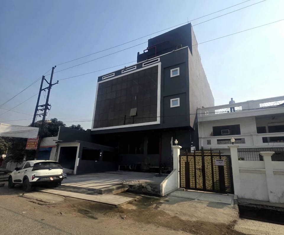 Hotel Golden Tulip'z Hotel in Uttar Pradesh