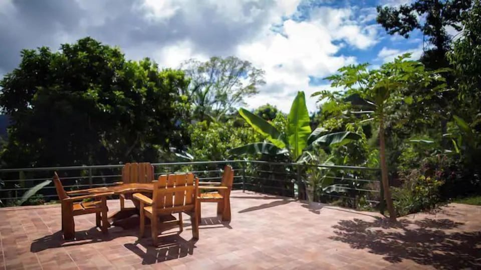 Pura Natura Lodge Arroyo Hotel in San José Province