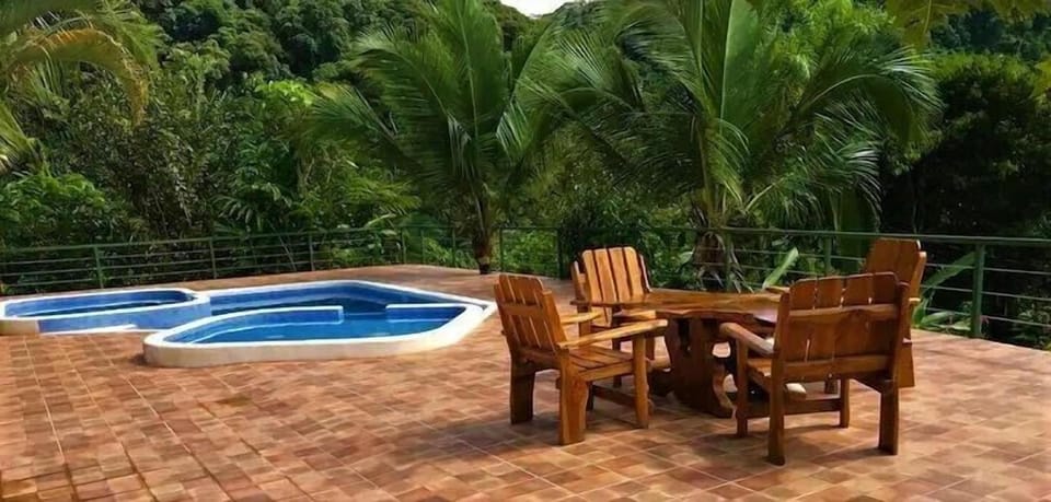 Pura Natura Lodge Arroyo Hotel in San José Province