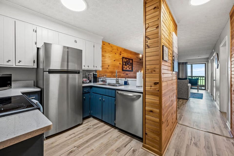 Two Bed Room Condo Mountain Views Indoor Pool Hotel in Gatlinburg