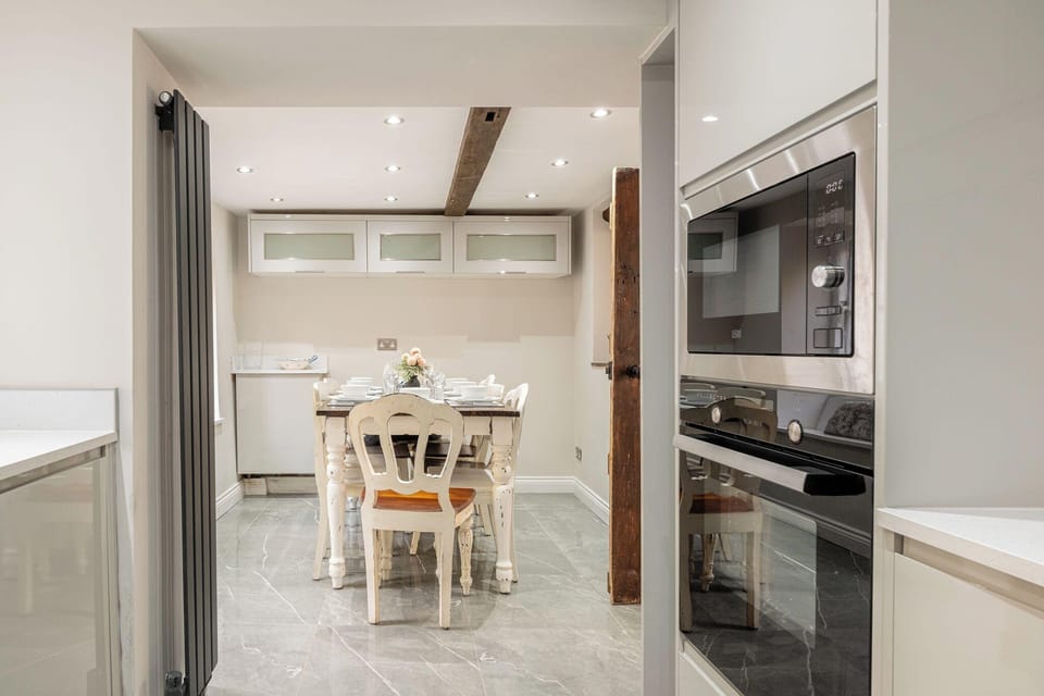 Eilmers Cottage Lovely 4BD in Malmesbury Hotel in Cotswold District