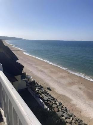 The Benervilloise villa with its feet in the water Hotel in Benerville-sur-Mer