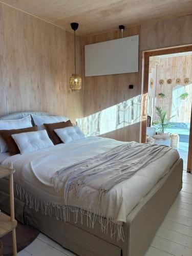 Essential by cin Lodge in Flanders