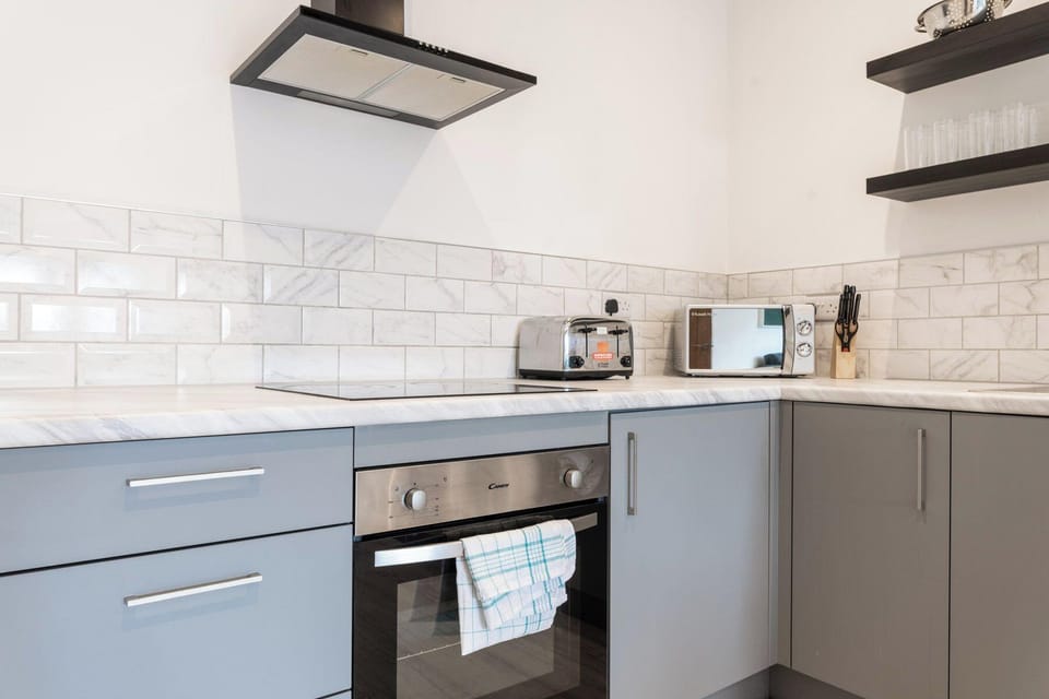 Kings Building- 2 Bed & Bathroom Flats Hotel in Swansea