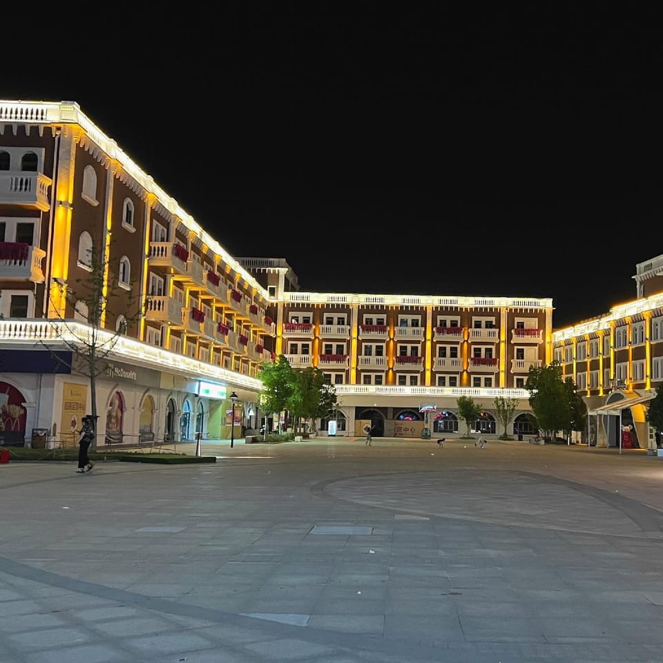 Biubiu Gaming Hotel (Huaihai Global Port High-speed Railway East Station Branch) Hotel in Jiangsu