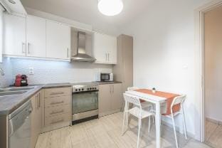 Kallithea metro station 1min. Hotel in Kallithea