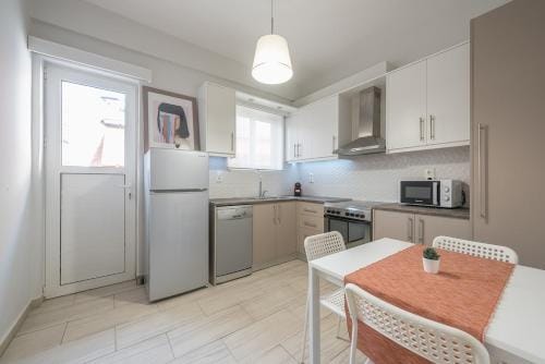 Kallithea metro station 1min. Hotel in Kallithea