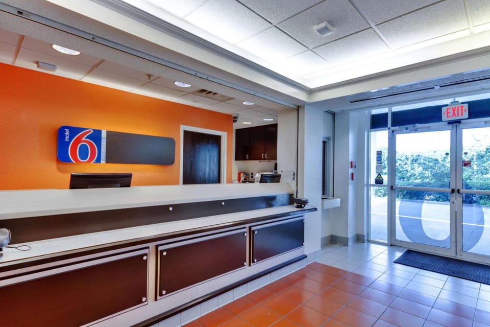 Motel 6 Lewisville, TX - Dallas Hotel in Lewisville
