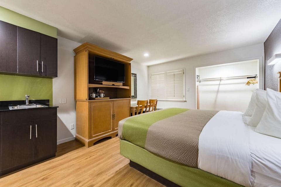 Studio 6 Plano, TX Hotel in Plano