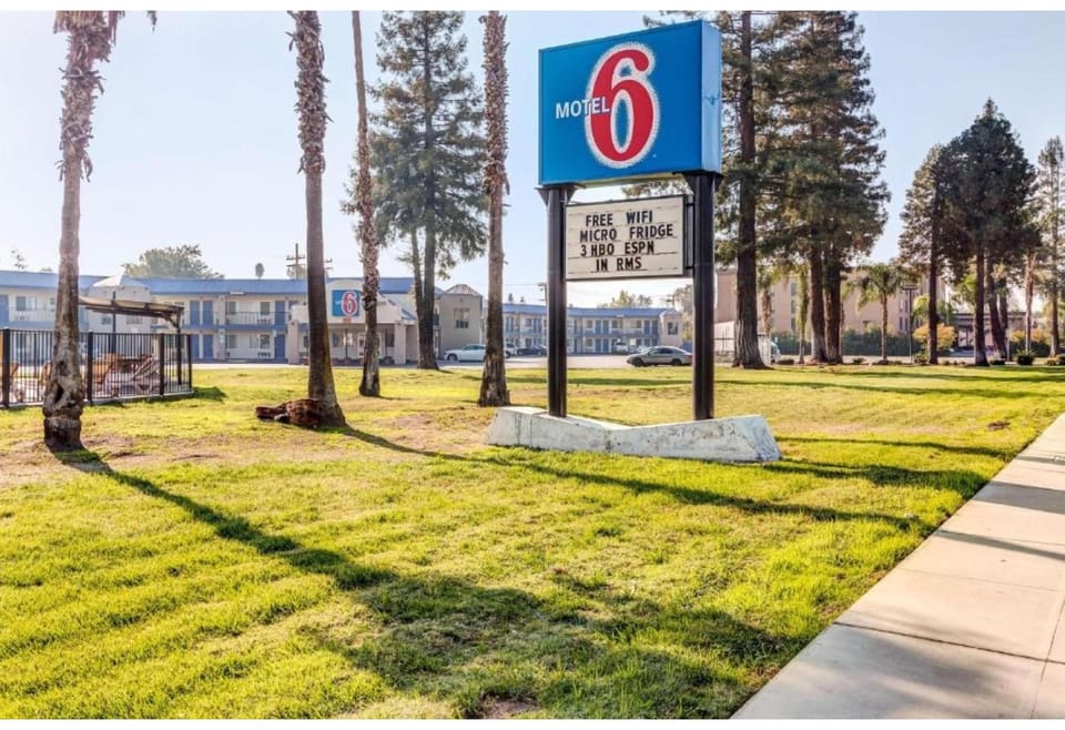 Motel 6 Visalia, CA Hotel in Visalia