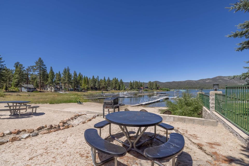 Big Bear Lakefront Lodge Hotel in Big Bear