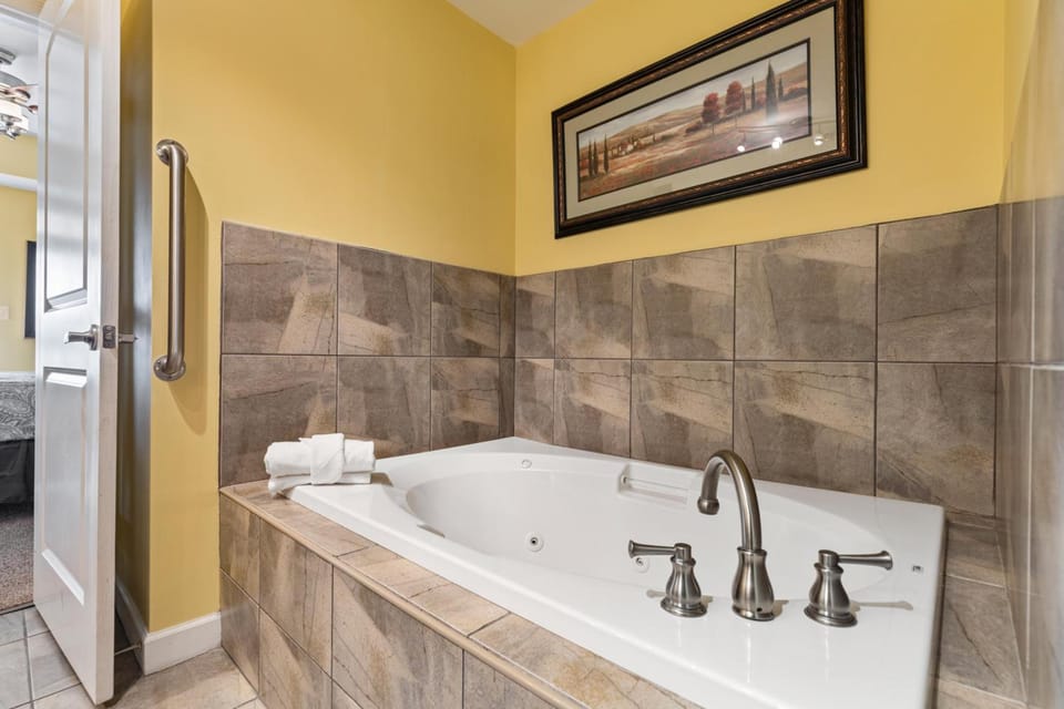 Pigeon River View Condos Hotel in Sevierville