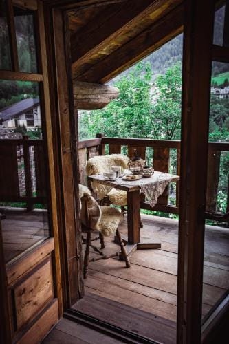 Chalet Svizzero Apartments Hotel in Courmayeur