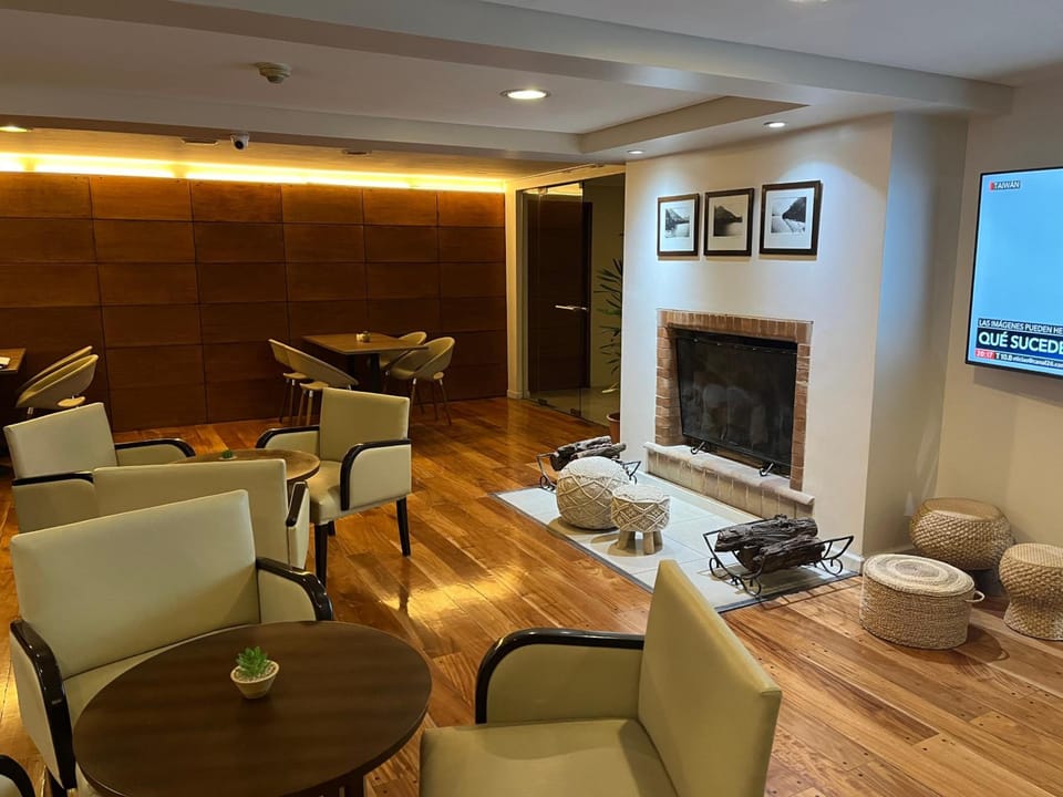 Shared lounge/TV area