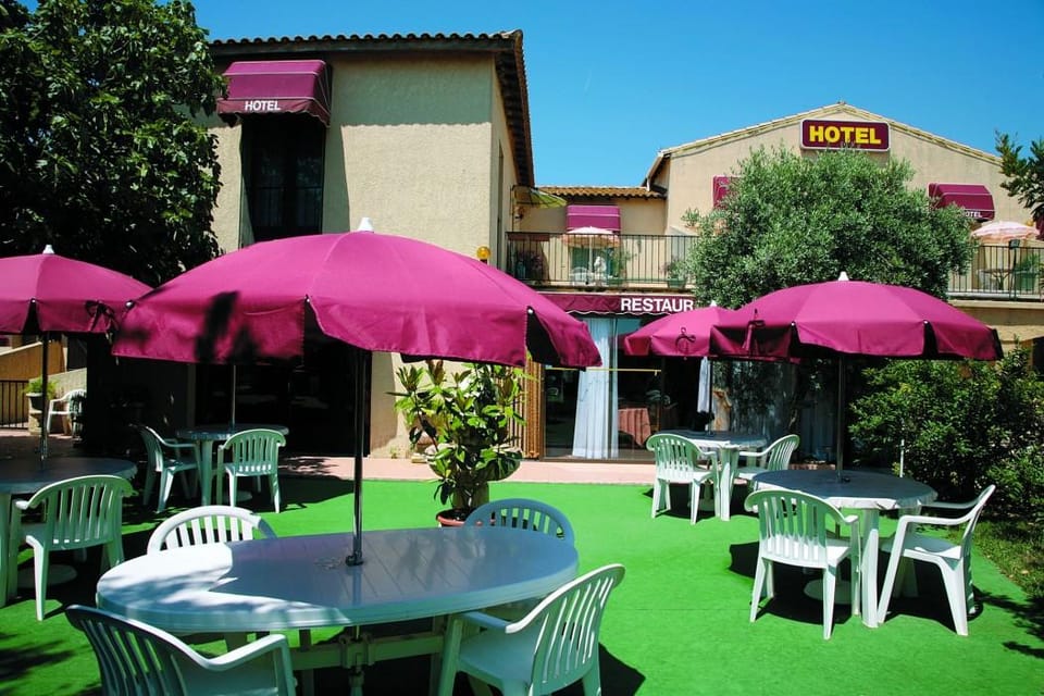 Longo Mai Hotel in Arles