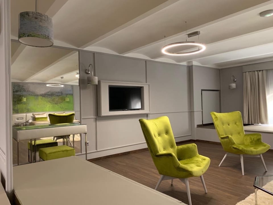 Shared lounge/TV area