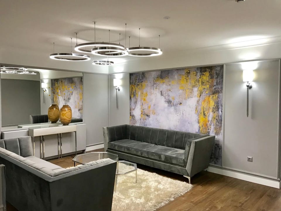 Shared lounge/TV area