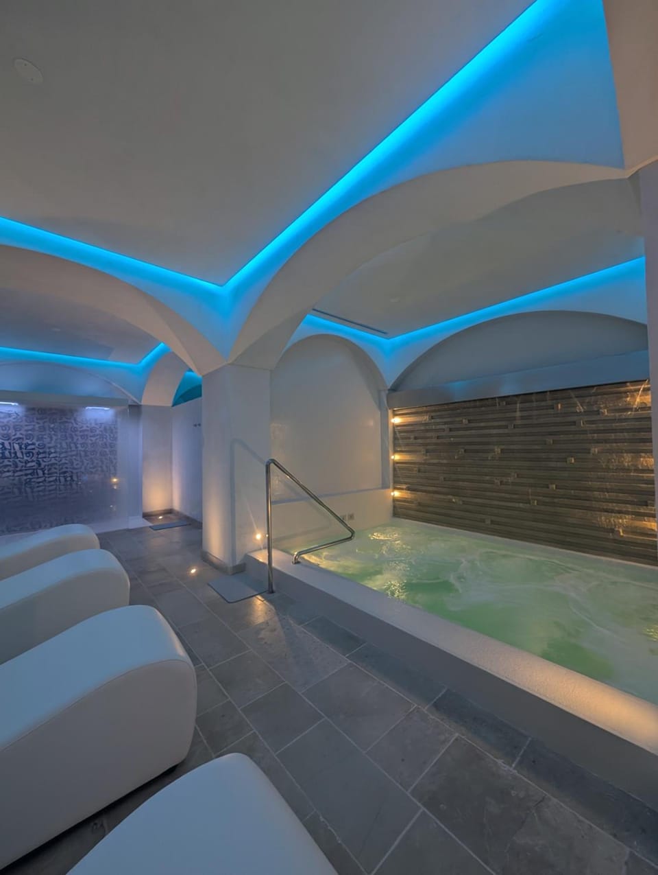 Hot tub