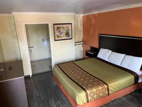 Rivera inn and suites Hotel in Downey