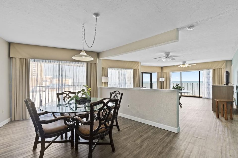 Ocean Crest Inn and Suites Hotel in Myrtle Beach