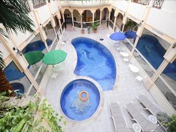 Al Seef Beach Hotel in Al Sharjah