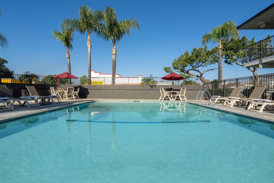 Motel 6 Fontana, CA Hotel in Rialto
