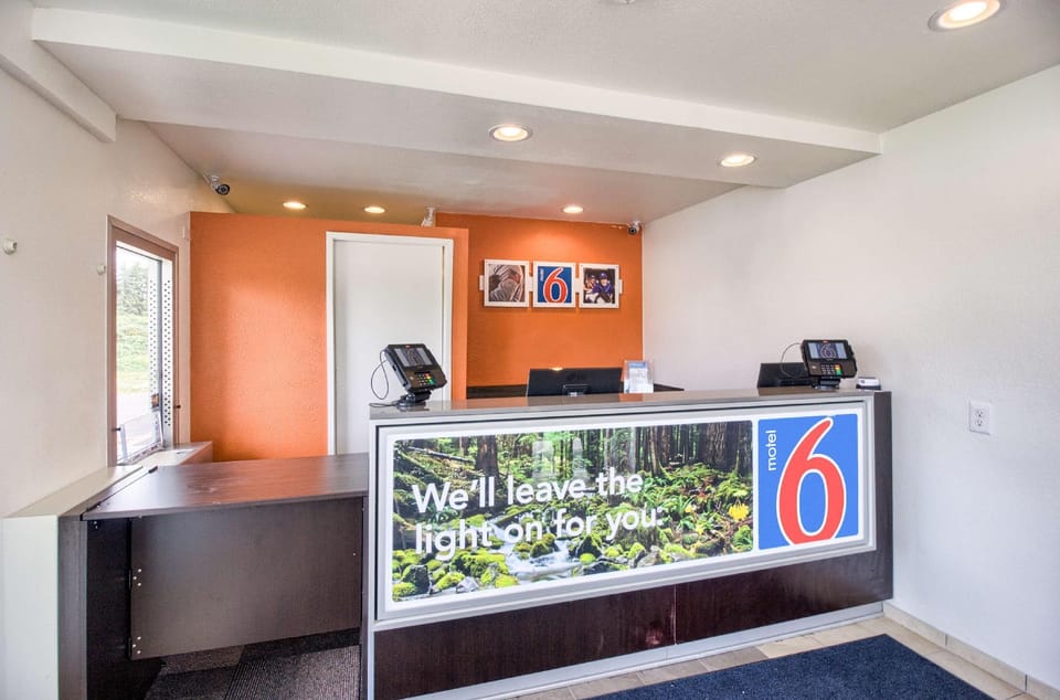 Motel 6 Everett, WA - South Hotel in Paine Lake Stickney