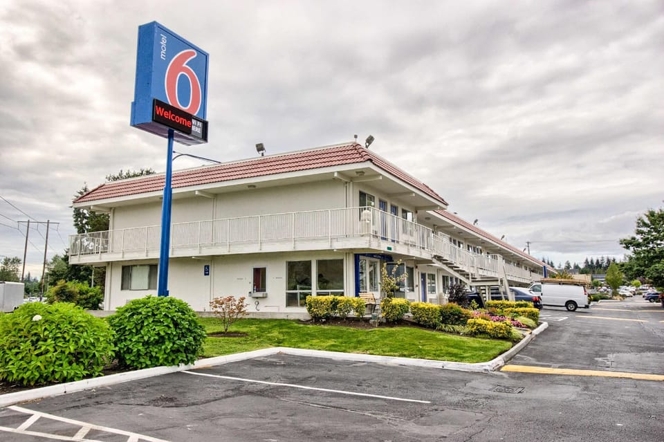 Motel 6 Everett, WA - South Hotel in Paine Lake Stickney