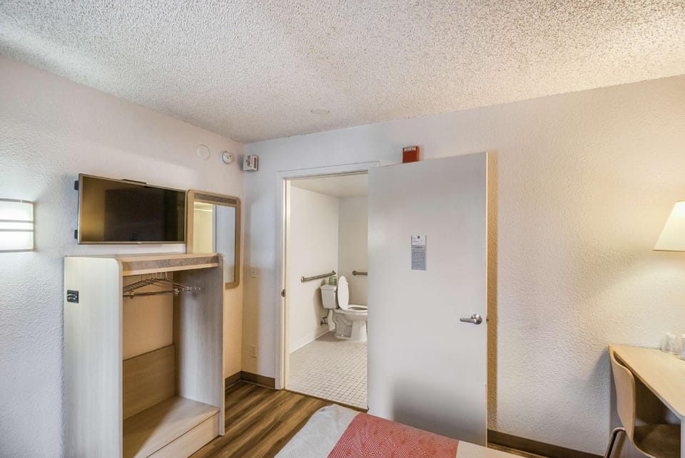 Amenity (Guest room)