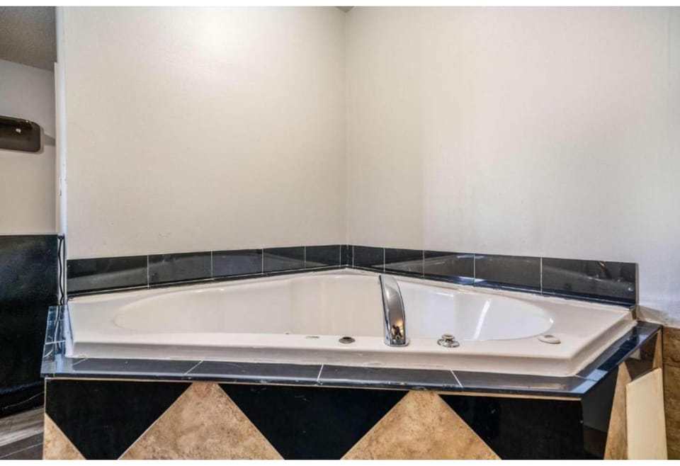 Bathtub