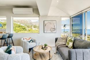 Ocean View 2 bed Apt in Camps Bay Skyline Heights Hotel in Camps Bay