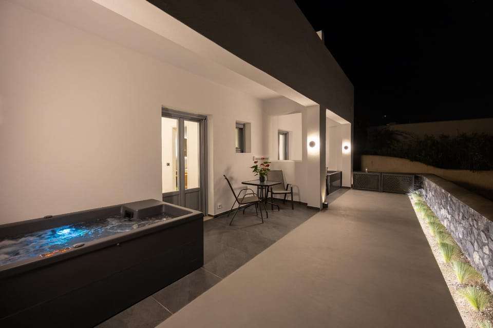 Nastram Suites Oia Apartment hotel in Santorini