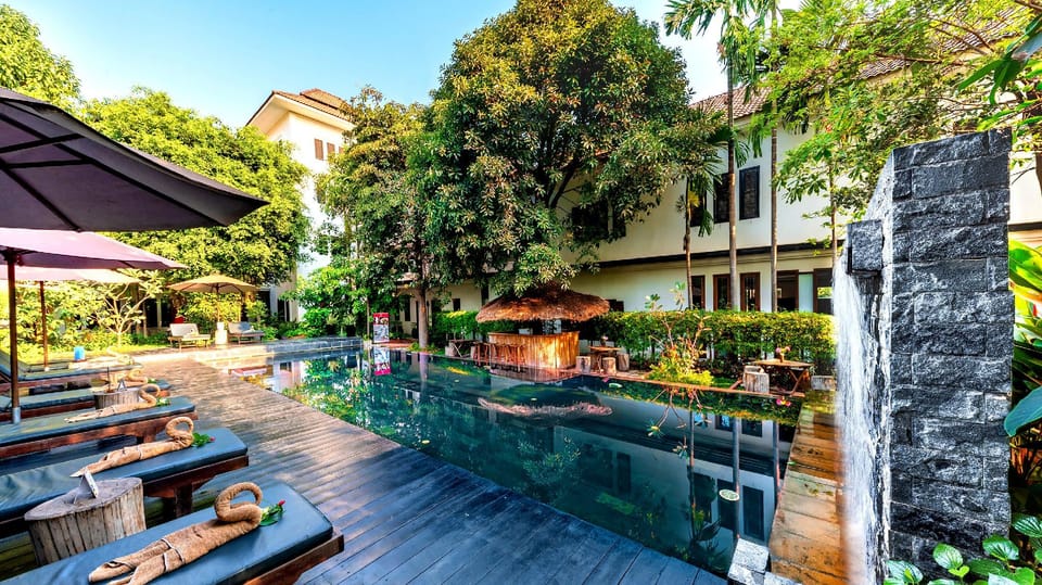 Swimming pool [outdoor]
