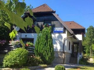Kuca Sankovic Hotel in Jezerce