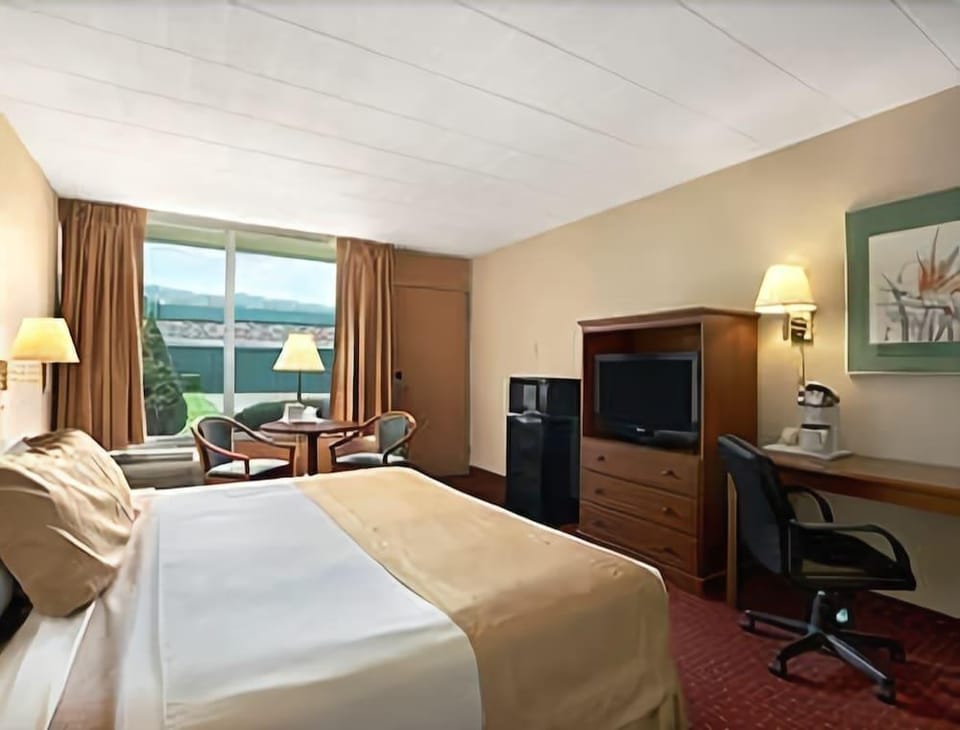 Days Inn by Wyndham Butler Conference Center Hotel in Allegheny River