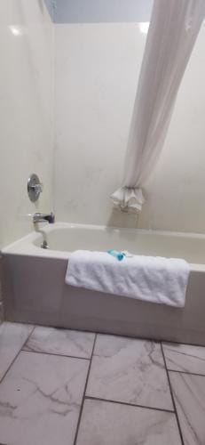 American Value Inn Hotel in Clintonville