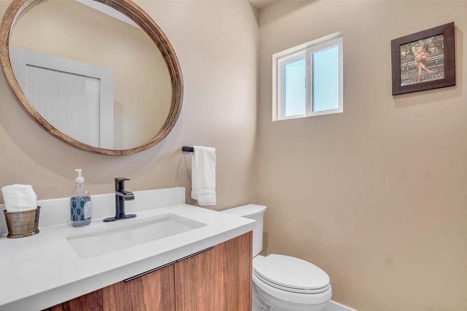Luxurious Townhome Hotel in Sherman Oaks