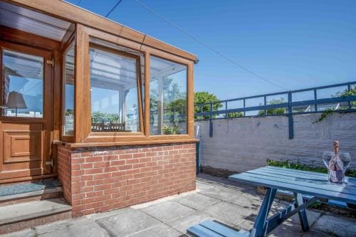Cosy Cottage - 2 Bedroom Cottage - Mumbles Hotel in The Mumbles