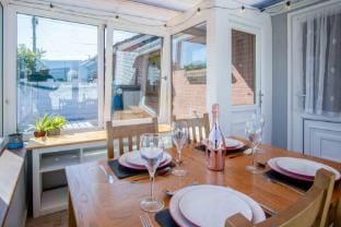 Cosy Cottage - 2 Bedroom Cottage - Mumbles Hotel in The Mumbles