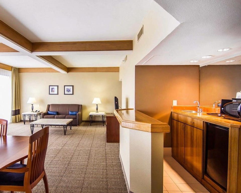 Deluxe Inn Hotel in Plano