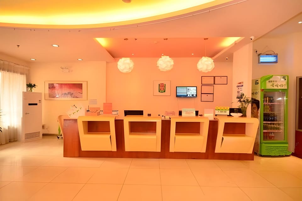 Motel Wuhan Tongji Hospital Qingnian Road Metro Station Hotel in Wuhan