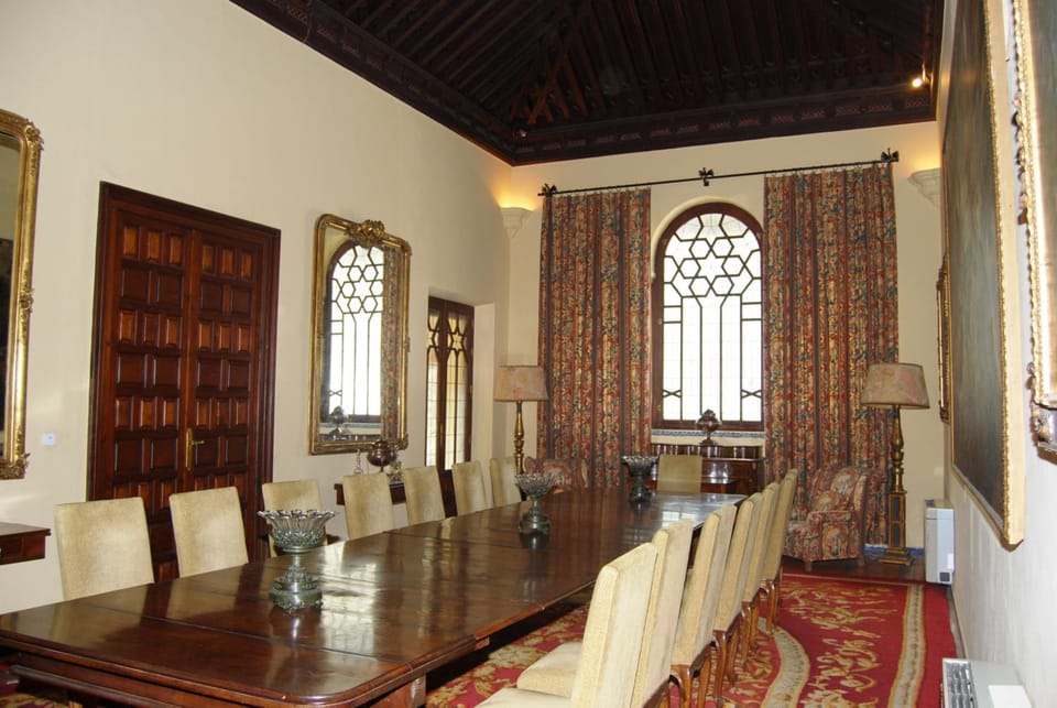 Shared lounge/TV area