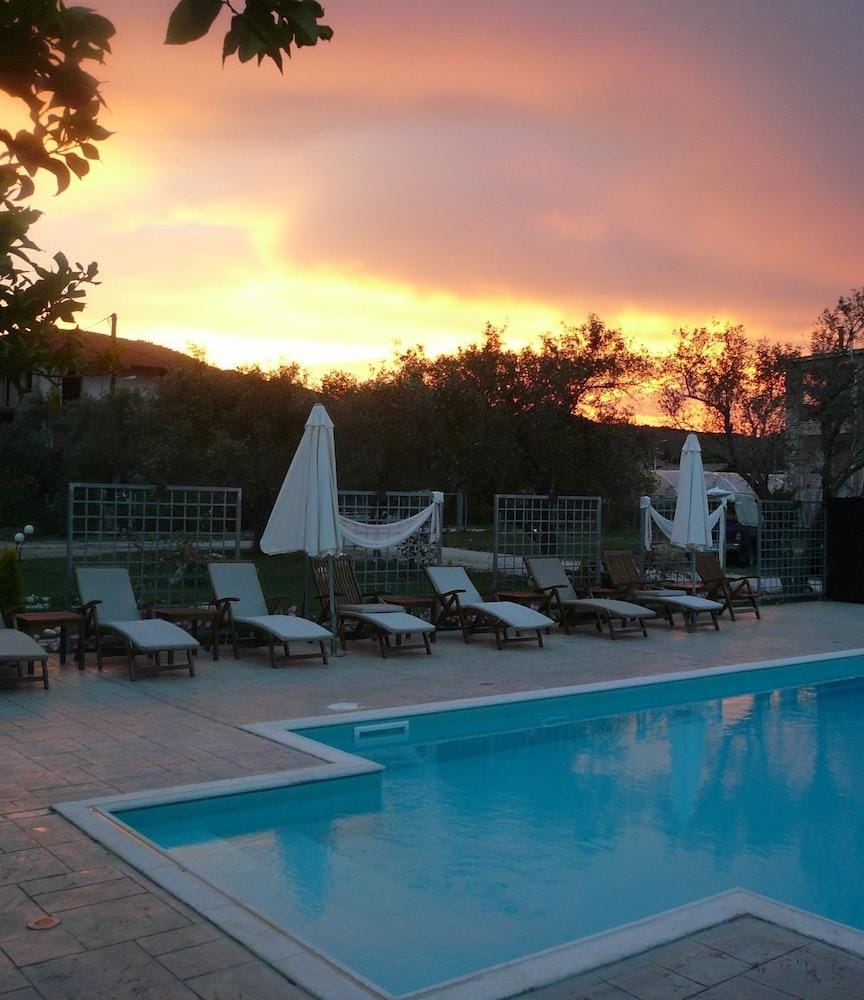 Avra Hotel in Ligia