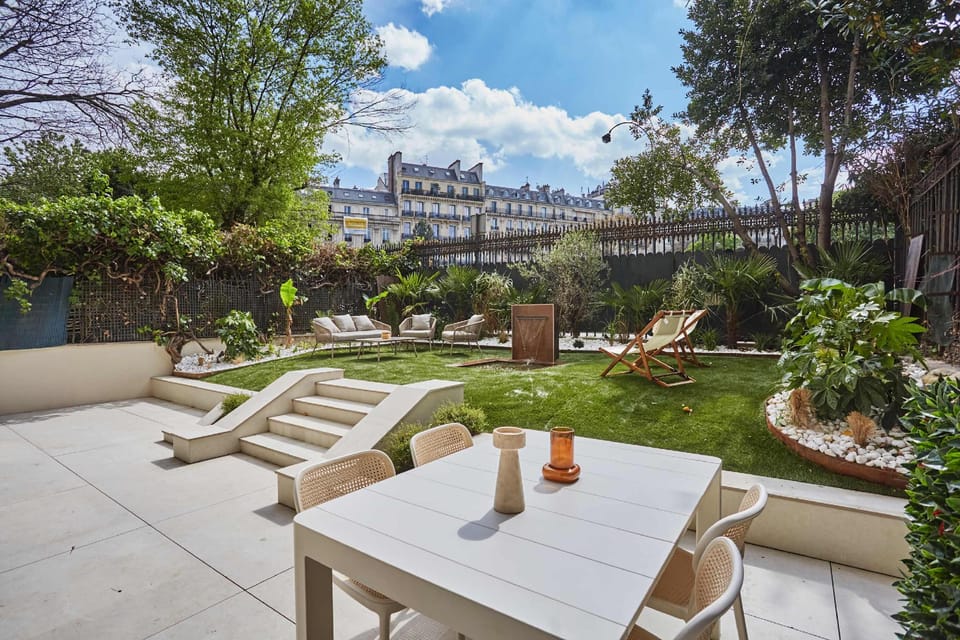 Sumptuous apartment with garden / Arc de Triomphe Resort in Paris