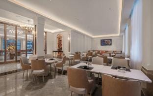 Vienna International Hotel (Hengdian World Studios Branch) Hotel in Zhejiang