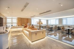 Qingmu Platinum Hotel (Wuhu Bay Lan Deke Commercial Plaza) Hotel in Zhejiang